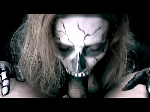 ❤️ Demon famke sûgje hoanne mei har swarte mûle en slikken cum. ❤️ Seksfideo by wy